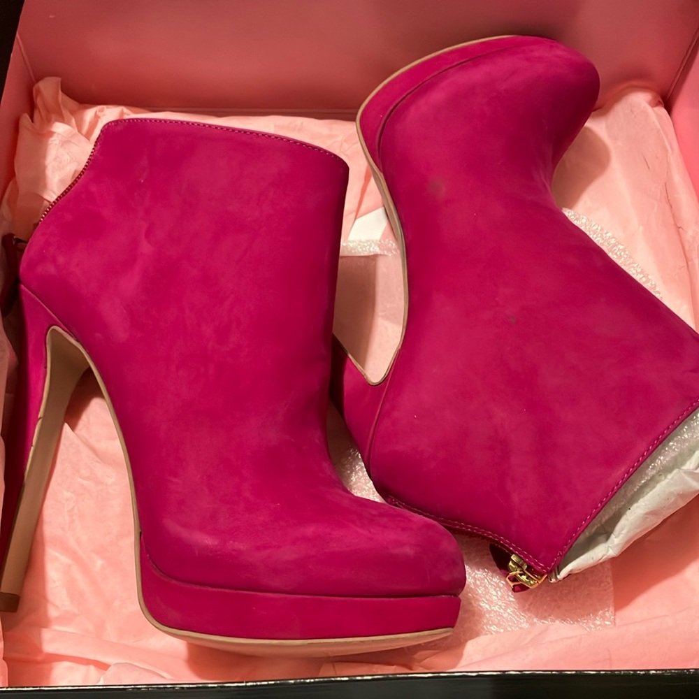 Steve Madden Macki stiletto boots fuchsia pink zipper heel suede sz 6.5 New Box